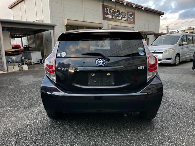 アクア Ｇブラックソフトレザーセレクション　バックカメラ　オートエアコン　スマートキー　オートライト　電動格納ミラー　ＡＢＳ　横滑り防止装置　パワーウィンドウ　パワーステアリング　アイドリングストップ　運転席・助手席エアバック（28枚目）