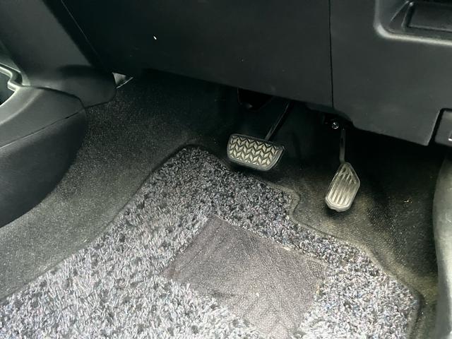 アクア Ｇブラックソフトレザーセレクション　バックカメラ　オートエアコン　スマートキー　オートライト　電動格納ミラー　ＡＢＳ　横滑り防止装置　パワーウィンドウ　パワーステアリング　アイドリングストップ　運転席・助手席エアバック（40枚目）