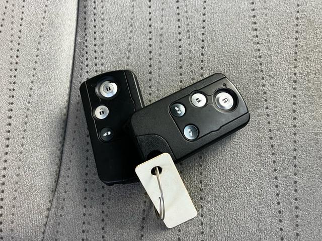 ステップワゴン Ｇ　Ｌパッケージ　８人乗り　両側電動スライドドア　ＥＴＣ　ナビ　後席モニター　バックカメラ　フルセグＴＶ　Ｂｌｕｅｔｏｏｔｈ　ＣＤ　ＤＶＤ　オートエアコン　スマートキー　電動格納ミラー　ＡＷ１５インチ（17枚目）