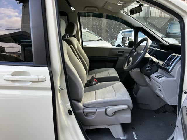 ステップワゴン Ｇ　Ｌパッケージ　８人乗り　両側電動スライドドア　ＥＴＣ　ナビ　後席モニター　バックカメラ　フルセグＴＶ　Ｂｌｕｅｔｏｏｔｈ　ＣＤ　ＤＶＤ　オートエアコン　スマートキー　電動格納ミラー　ＡＷ１５インチ（18枚目）