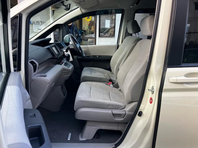 ステップワゴン Ｇ　Ｌパッケージ　８人乗り　両側電動スライドドア　ＥＴＣ　ナビ　後席モニター　バックカメラ　フルセグＴＶ　Ｂｌｕｅｔｏｏｔｈ　ＣＤ　ＤＶＤ　オートエアコン　スマートキー　電動格納ミラー　ＡＷ１５インチ（22枚目）