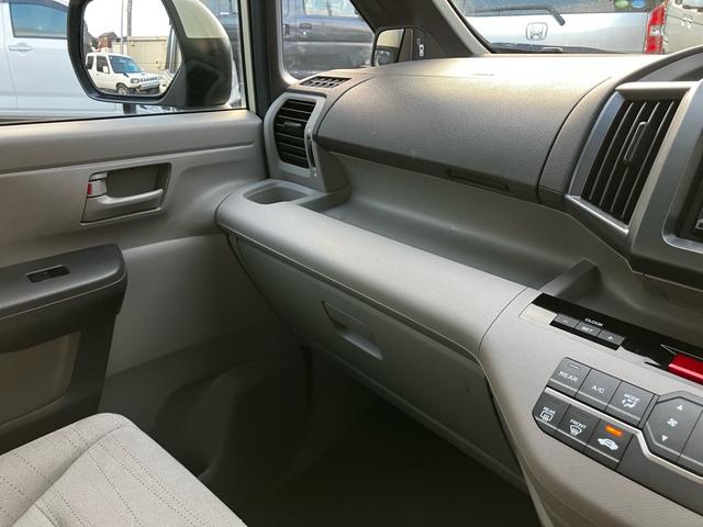 ステップワゴン Ｇ　Ｌパッケージ　８人乗り　両側電動スライドドア　ＥＴＣ　ナビ　後席モニター　バックカメラ　フルセグＴＶ　Ｂｌｕｅｔｏｏｔｈ　ＣＤ　ＤＶＤ　オートエアコン　スマートキー　電動格納ミラー　ＡＷ１５インチ（43枚目）