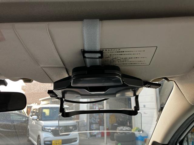 ステップワゴン Ｇ　ＨＩＤエディション　８人乗り　両側電動スライドドア　ＥＴＣ　ナビ　後席モニター　フルセグＴＶ　Ｂｌｕｅｔｏｏｔｈ　ＣＤ　ＤＶＤ　ＨＩＤヘッドライト　スマートキー　オートエアコン　電動格納ミラー　３列シート（7枚目）