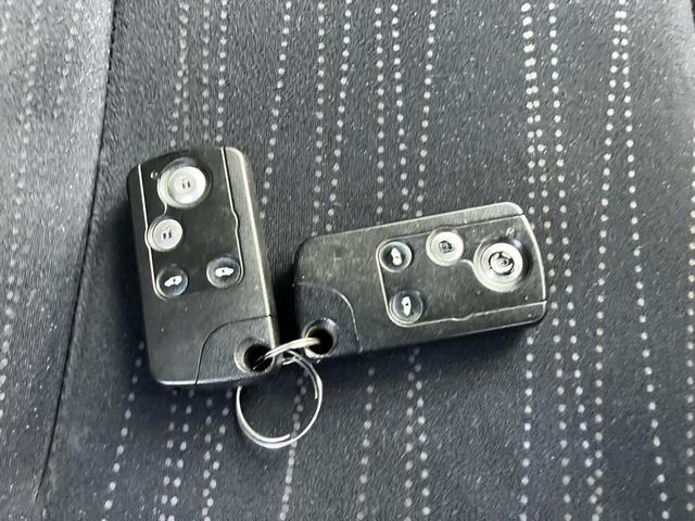 ステップワゴン Ｇ　ＨＩＤエディション　８人乗り　両側電動スライドドア　ＥＴＣ　ナビ　後席モニター　フルセグＴＶ　Ｂｌｕｅｔｏｏｔｈ　ＣＤ　ＤＶＤ　ＨＩＤヘッドライト　スマートキー　オートエアコン　電動格納ミラー　３列シート（18枚目）