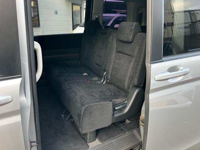 ステップワゴン Ｇ　ＨＩＤエディション　８人乗り　両側電動スライドドア　ＥＴＣ　ナビ　後席モニター　フルセグＴＶ　Ｂｌｕｅｔｏｏｔｈ　ＣＤ　ＤＶＤ　ＨＩＤヘッドライト　スマートキー　オートエアコン　電動格納ミラー　３列シート（25枚目）