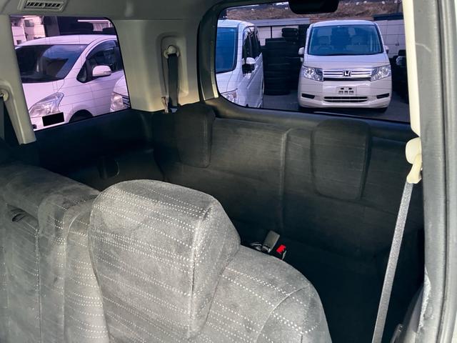 ステップワゴン Ｇ　ＨＩＤエディション　８人乗り　両側電動スライドドア　ＥＴＣ　ナビ　後席モニター　フルセグＴＶ　Ｂｌｕｅｔｏｏｔｈ　ＣＤ　ＤＶＤ　ＨＩＤヘッドライト　スマートキー　オートエアコン　電動格納ミラー　３列シート（26枚目）