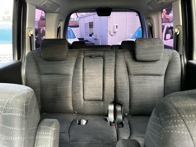 ステップワゴン Ｇ　ＨＩＤエディション　８人乗り　両側電動スライドドア　ＥＴＣ　ナビ　後席モニター　フルセグＴＶ　Ｂｌｕｅｔｏｏｔｈ　ＣＤ　ＤＶＤ　ＨＩＤヘッドライト　スマートキー　オートエアコン　電動格納ミラー　３列シート（27枚目）