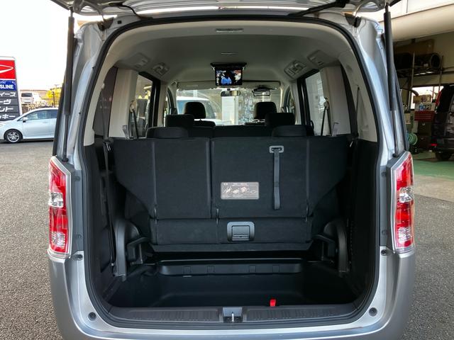 ステップワゴン Ｇ　ＨＩＤエディション　８人乗り　両側電動スライドドア　ＥＴＣ　ナビ　後席モニター　フルセグＴＶ　Ｂｌｕｅｔｏｏｔｈ　ＣＤ　ＤＶＤ　ＨＩＤヘッドライト　スマートキー　オートエアコン　電動格納ミラー　３列シート（28枚目）