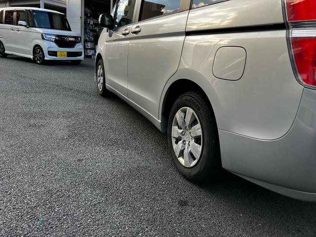 ステップワゴン Ｇ　ＨＩＤエディション　８人乗り　両側電動スライドドア　ＥＴＣ　ナビ　後席モニター　フルセグＴＶ　Ｂｌｕｅｔｏｏｔｈ　ＣＤ　ＤＶＤ　ＨＩＤヘッドライト　スマートキー　オートエアコン　電動格納ミラー　３列シート（36枚目）