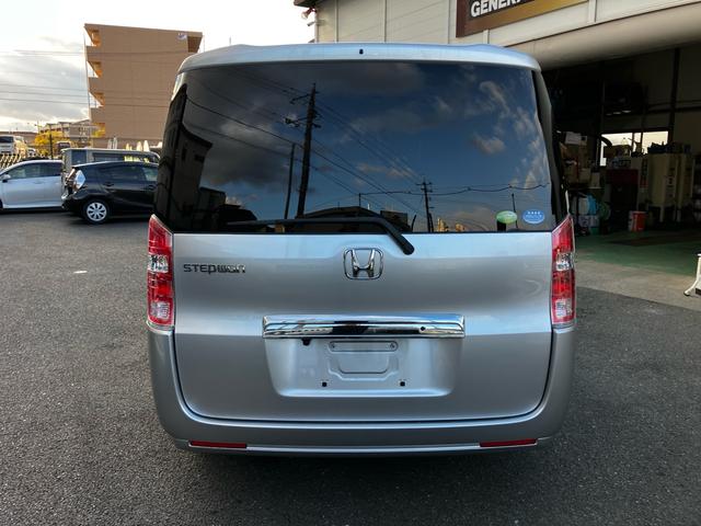 ステップワゴン Ｇ　ＨＩＤエディション　８人乗り　両側電動スライドドア　ＥＴＣ　ナビ　後席モニター　フルセグＴＶ　Ｂｌｕｅｔｏｏｔｈ　ＣＤ　ＤＶＤ　ＨＩＤヘッドライト　スマートキー　オートエアコン　電動格納ミラー　３列シート（40枚目）