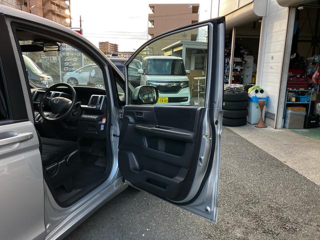 ステップワゴン Ｇ　ＨＩＤエディション　８人乗り　両側電動スライドドア　ＥＴＣ　ナビ　後席モニター　フルセグＴＶ　Ｂｌｕｅｔｏｏｔｈ　ＣＤ　ＤＶＤ　ＨＩＤヘッドライト　スマートキー　オートエアコン　電動格納ミラー　３列シート（46枚目）