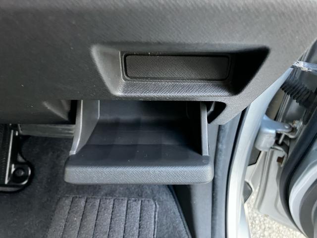 ステップワゴン Ｇ　ＨＩＤエディション　８人乗り　両側電動スライドドア　ＥＴＣ　ナビ　後席モニター　フルセグＴＶ　Ｂｌｕｅｔｏｏｔｈ　ＣＤ　ＤＶＤ　ＨＩＤヘッドライト　スマートキー　オートエアコン　電動格納ミラー　３列シート（48枚目）