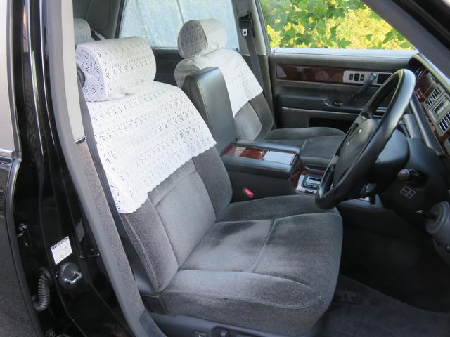 センチュリー 　公用車ワンオーナー　ロイヤルタイプレースハーフシートカバー　プレステージタイプフロアマット　唐草模様モチーフサイド＆リヤ電動カーテン　ウールファブリック前後ヒーター付パワーシート　トヨタディーラー整備（4枚目）