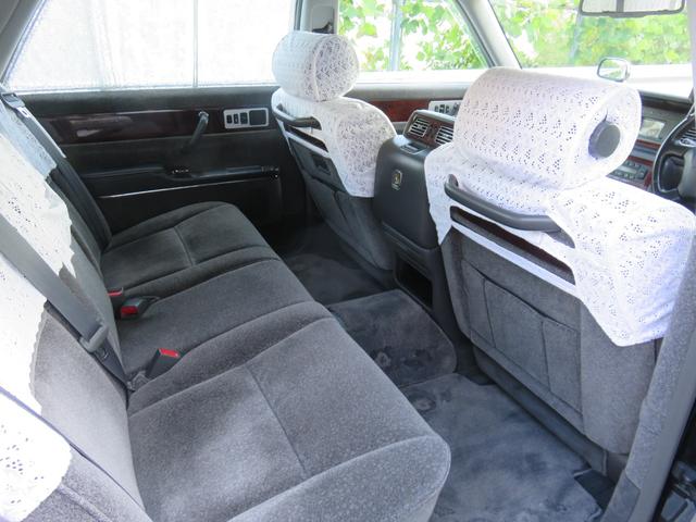 センチュリー 　公用車ワンオーナー　ロイヤルタイプレースハーフシートカバー　プレステージタイプフロアマット　唐草模様モチーフサイド＆リヤ電動カーテン　ウールファブリック前後ヒーター付パワーシート　トヨタディーラー整備（5枚目）