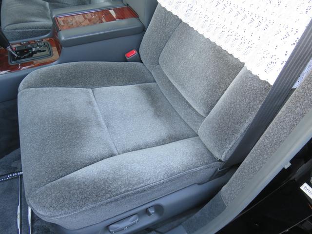 センチュリー 　公用車ワンオーナー　ロイヤルタイプレースハーフシートカバー　プレステージタイプフロアマット　唐草模様モチーフサイド＆リヤ電動カーテン　ウールファブリック前後ヒーター付パワーシート　トヨタディーラー整備（9枚目）