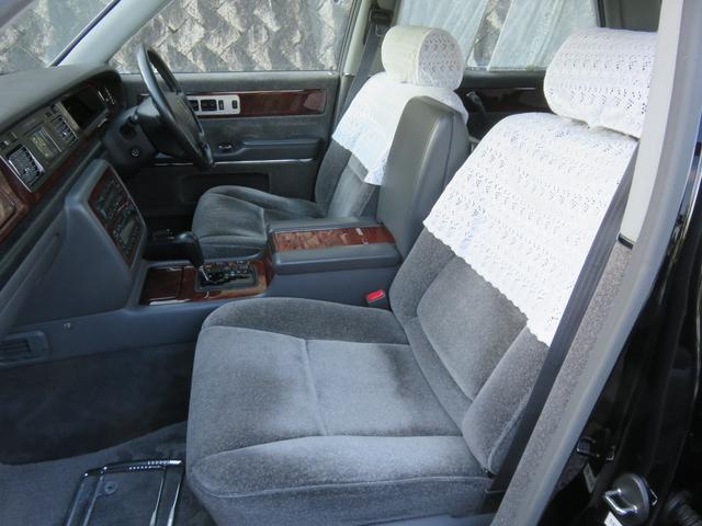 センチュリー 　公用車ワンオーナー　ロイヤルタイプレースハーフシートカバー　プレステージタイプフロアマット　唐草模様モチーフサイド＆リヤ電動カーテン　ウールファブリック前後ヒーター付パワーシート　トヨタディーラー整備（10枚目）