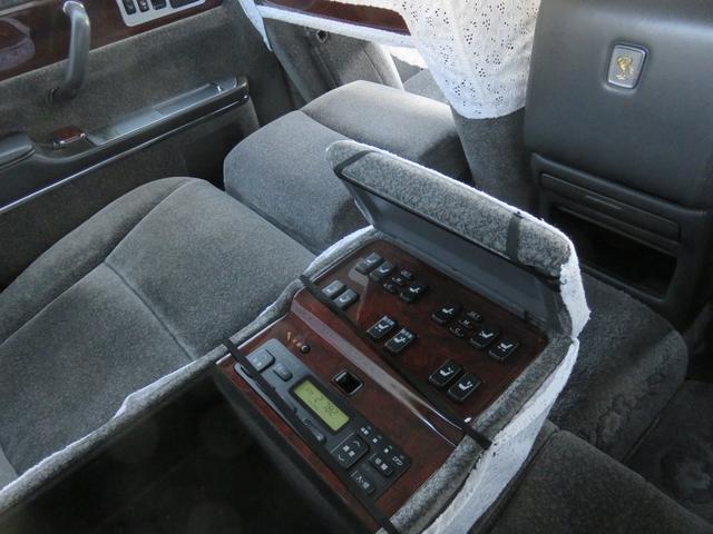 センチュリー 　公用車ワンオーナー　ロイヤルタイプレースハーフシートカバー　プレステージタイプフロアマット　唐草模様モチーフサイド＆リヤ電動カーテン　ウールファブリック前後ヒーター付パワーシート　トヨタディーラー整備（16枚目）
