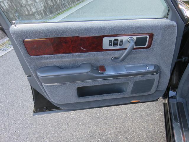 センチュリー 　公用車ワンオーナー　ロイヤルタイプレースハーフシートカバー　プレステージタイプフロアマット　唐草模様モチーフサイド＆リヤ電動カーテン　ウールファブリック前後ヒーター付パワーシート　トヨタディーラー整備（39枚目）