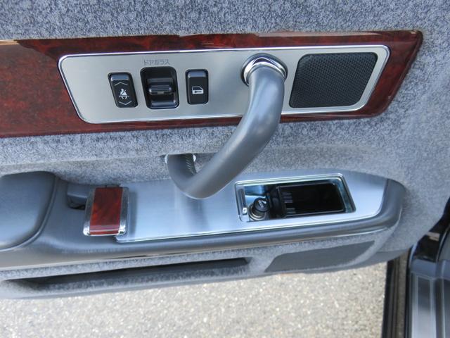 センチュリー 　公用車ワンオーナー　ロイヤルタイプレースハーフシートカバー　プレステージタイプフロアマット　唐草模様モチーフサイド＆リヤ電動カーテン　ウールファブリック前後ヒーター付パワーシート　トヨタディーラー整備（40枚目）