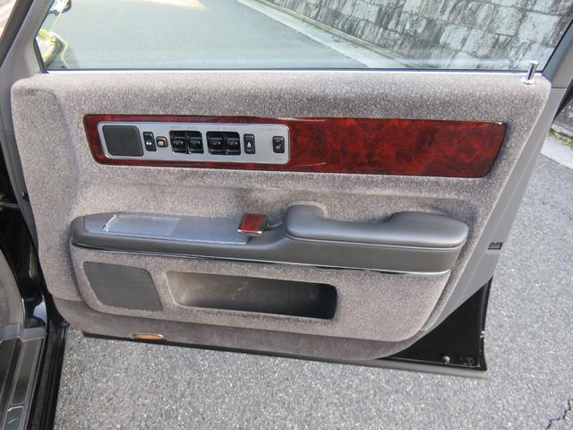 センチュリー 　公用車ワンオーナー　ロイヤルタイプレースハーフシートカバー　プレステージタイプフロアマット　唐草模様モチーフサイド＆リヤ電動カーテン　ウールファブリック前後ヒーター付パワーシート　トヨタディーラー整備（56枚目）