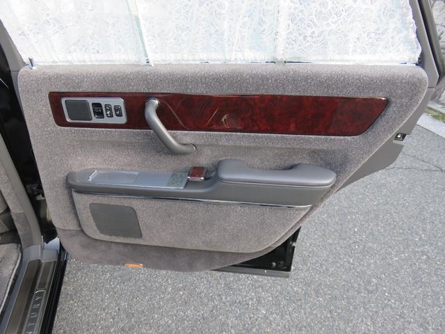 センチュリー 　公用車ワンオーナー　ロイヤルタイプレースハーフシートカバー　プレステージタイプフロアマット　唐草模様モチーフサイド＆リヤ電動カーテン　ウールファブリック前後ヒーター付パワーシート　トヨタディーラー整備（58枚目）