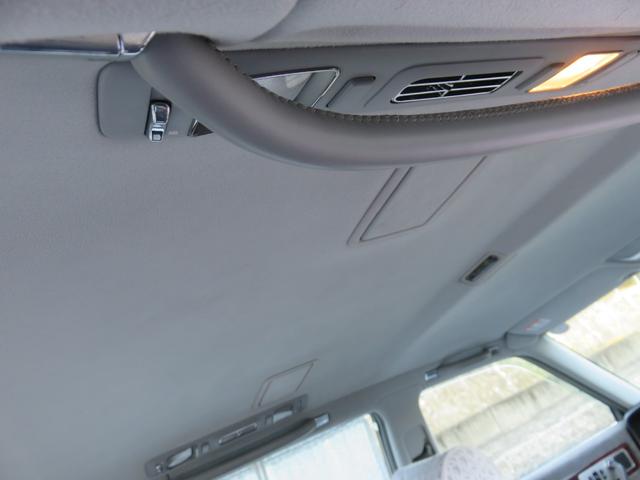 センチュリー 　公用車ワンオーナー　ロイヤルタイプレースハーフシートカバー　プレステージタイプフロアマット　唐草模様モチーフサイド＆リヤ電動カーテン　ウールファブリック前後ヒーター付パワーシート　トヨタディーラー整備（60枚目）