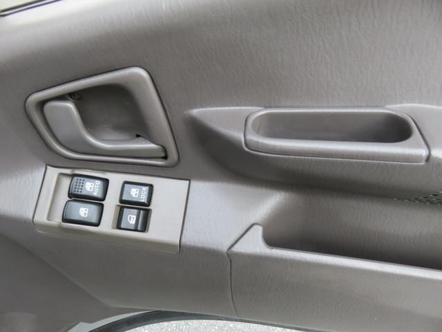 キャンター ロング全低床　ガッツ　ディーゼル　カスタム　オートエアコン　パワーウィンドウ　パワステ　モケットシート　両側電動格納＆調整ミラー　ＦＭラジオ　ブロンズガラス　集中ドアロック　排気ブレーキ　全車検時点検記録簿（9枚目）