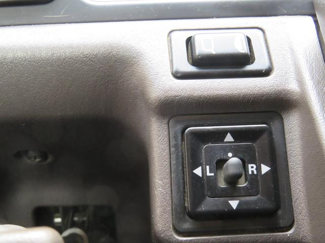 キャンター ロング全低床　ガッツ　ディーゼル　カスタム　オートエアコン　パワーウィンドウ　パワステ　モケットシート　両側電動格納＆調整ミラー　ＦＭラジオ　ブロンズガラス　集中ドアロック　排気ブレーキ　全車検時点検記録簿（12枚目）