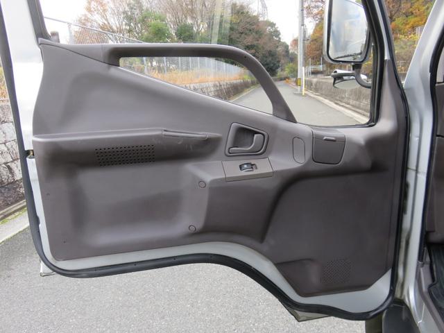 キャンター ロング全低床　ガッツ　ディーゼル　カスタム　オートエアコン　パワーウィンドウ　パワステ　モケットシート　両側電動格納＆調整ミラー　ＦＭラジオ　ブロンズガラス　集中ドアロック　排気ブレーキ　全車検時点検記録簿（22枚目）