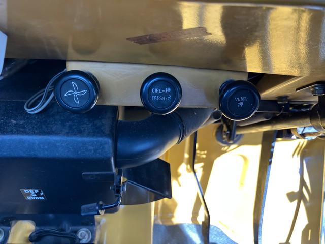 ジムニー 幌タイプ　ＳＪ１０　２ストロークエンジン　４ＷＤ　４速ＭＴ　背面タイヤ（7枚目）