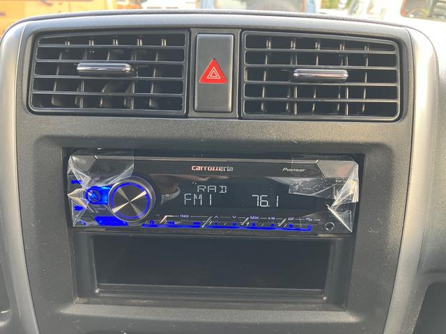 ジムニー ＸＣ　リフトアップ　社外マフラー　社外１６インチアルミ　社外ステアリング　５速ＭＴ　新品Ｂｌｕｅｔｏｏｔｈオーディオ　キーレス（4枚目）