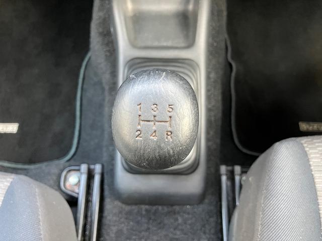 ジムニー ＸＣ　リフトアップ　社外マフラー　社外１６インチアルミ　社外ステアリング　５速ＭＴ　新品Ｂｌｕｅｔｏｏｔｈオーディオ　キーレス（6枚目）