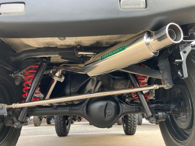 ジムニー ＸＣ　リフトアップ　社外マフラー　社外１６インチアルミ　社外ステアリング　５速ＭＴ　新品Ｂｌｕｅｔｏｏｔｈオーディオ　キーレス（22枚目）