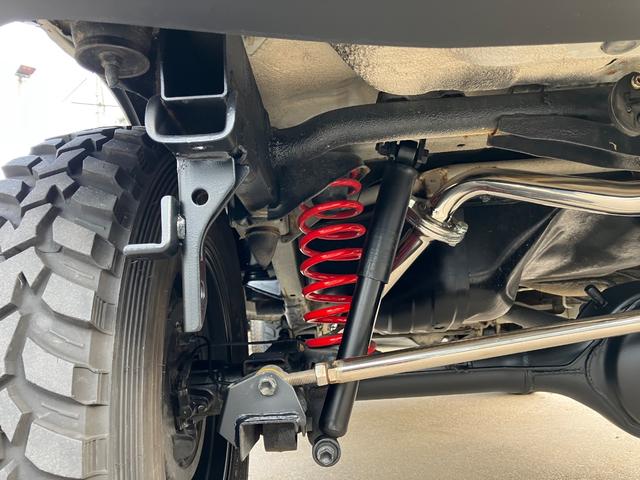 ジムニー ＸＣ　リフトアップ　社外マフラー　社外１６インチアルミ　社外ステアリング　５速ＭＴ　新品Ｂｌｕｅｔｏｏｔｈオーディオ　キーレス（24枚目）