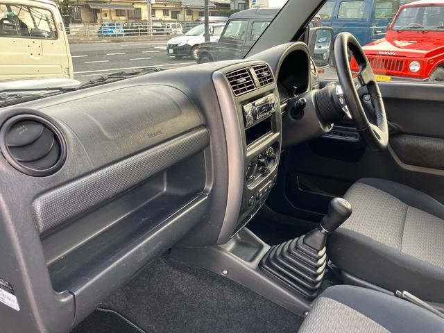 ジムニー ＸＣ　リフトアップ　社外マフラー　社外１６インチアルミ　社外ステアリング　５速ＭＴ　新品Ｂｌｕｅｔｏｏｔｈオーディオ　キーレス（32枚目）