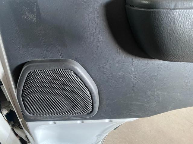 サンバートラック ＴＣ　Ｈ２４年式　最終型　４ＷＤ　ＡＣ　ＰＳ　ＰＷ　５速　キーレス　ＣＤステレオ　車検整備付き（8枚目）