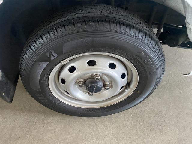 サンバートラック ＴＣ　Ｈ２４年式　最終型　４ＷＤ　ＡＣ　ＰＳ　ＰＷ　５速　キーレス　ＣＤステレオ　車検整備付き（18枚目）