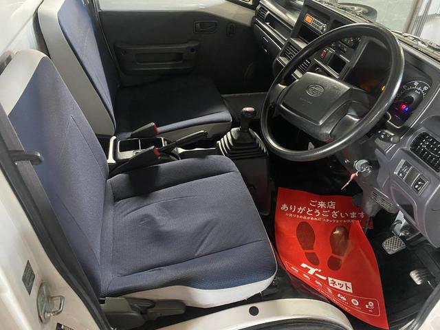 サンバートラック ＴＣ　Ｈ２４年式　最終型　４ＷＤ　ＡＣ　ＰＳ　ＰＷ　５速　キーレス　ＣＤステレオ　車検整備付き（20枚目）