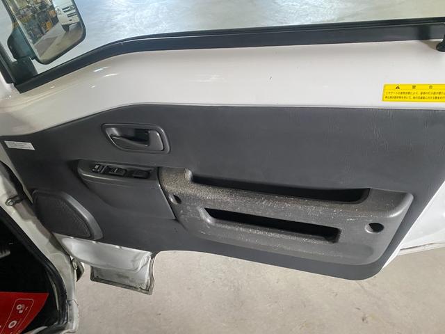 サンバートラック ＴＣ　Ｈ２４年式　最終型　４ＷＤ　ＡＣ　ＰＳ　ＰＷ　５速　キーレス　ＣＤステレオ　車検整備付き（21枚目）