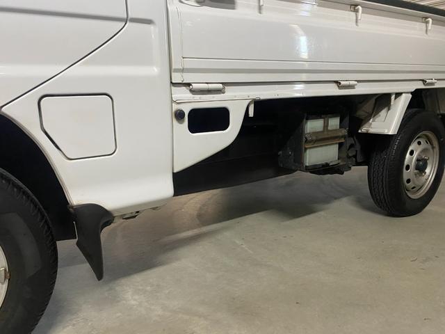 サンバートラック ＴＣ　Ｈ２４年式　最終型　４ＷＤ　ＡＣ　ＰＳ　ＰＷ　５速　キーレス　ＣＤステレオ　車検整備付き（32枚目）