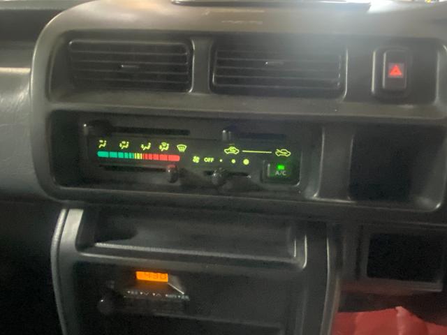 ハイゼットトラック スペシャル　４ＷＤ　エアコン　パワステ　５速　走行４．７万キロ　車検Ｒ９年４月有り　荷台マット　貨物用ラグタイヤ　　修復歴なし（26枚目）