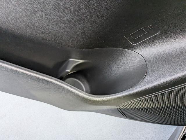 ����ȃh�A�̃h�����N�z���_�[�ł��B