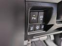各種スイッチは運転席左側にあります。