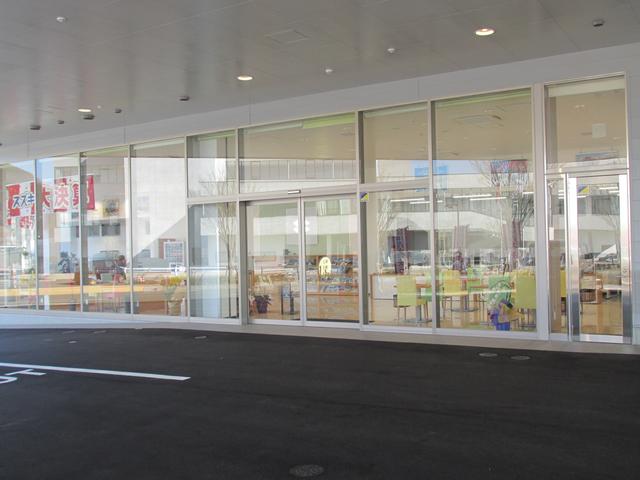 フロンクス ４ＷＤ　全方位カメラ付ナビ　バックカメラ　オートライト　Ｂｌｕｅｔｏｏｔｈ　純正ナビ　プッシュスタート　シートヒーター　オートエアコン　禁煙車　スズキセーフティーサポート　４ＷＤ　衝突被害軽減システム　アイドリングストップ（32枚目）