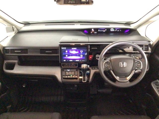 【前方視界】開放的な前方視界！運転がしやすく疲れにくいです♪窓が大きく、見通しがとっても良いおクルマですよ♪