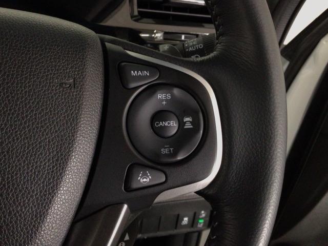 【アダプティブ・クルーズ・コントロール】予め設定した車速内でクルマが自動的に加減速。前走車との適切な車間距離を維持しながら追従走行し、高速道路でのドライバーの疲労を軽減してくれる嬉しい機能付♪