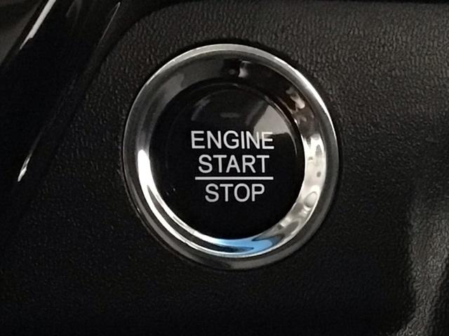 【スマートキー】持っているだけでエンジン始動や、ドアロックの開閉まで出来ちゃう賢く便利なスマートキーを装備！暗くなってもキー穴を捜す必要が無くとっても便利ですから人気の装備です♪