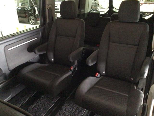 ★２列目セパレートシート★　２列目のシートは、独立したセパレートシート！体をつつみこむので、長距離ドライブも快適に楽しめます！