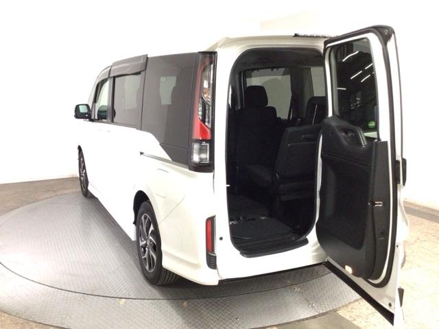 【わくわくゲート】タテはもちろんヨコにも開き、ちょっとした荷物を積む時にもとても便利♪人やペットの乗り降りもスムーズにできます♪