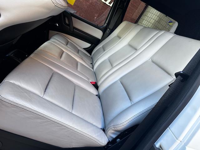 Ｇクラス Ｇ３５０ｄ　Ｇ３５０ｄ（５名）　後期モデル・ガラスサンルーフ・ホワイトレザーシート・ＡＭＧ２２インチアルミホイール・純正ナビ・地デジＴＶ・シートヒーター・パワーシート・デジタルインナーミラー・ドライブレコーダー（23枚目）